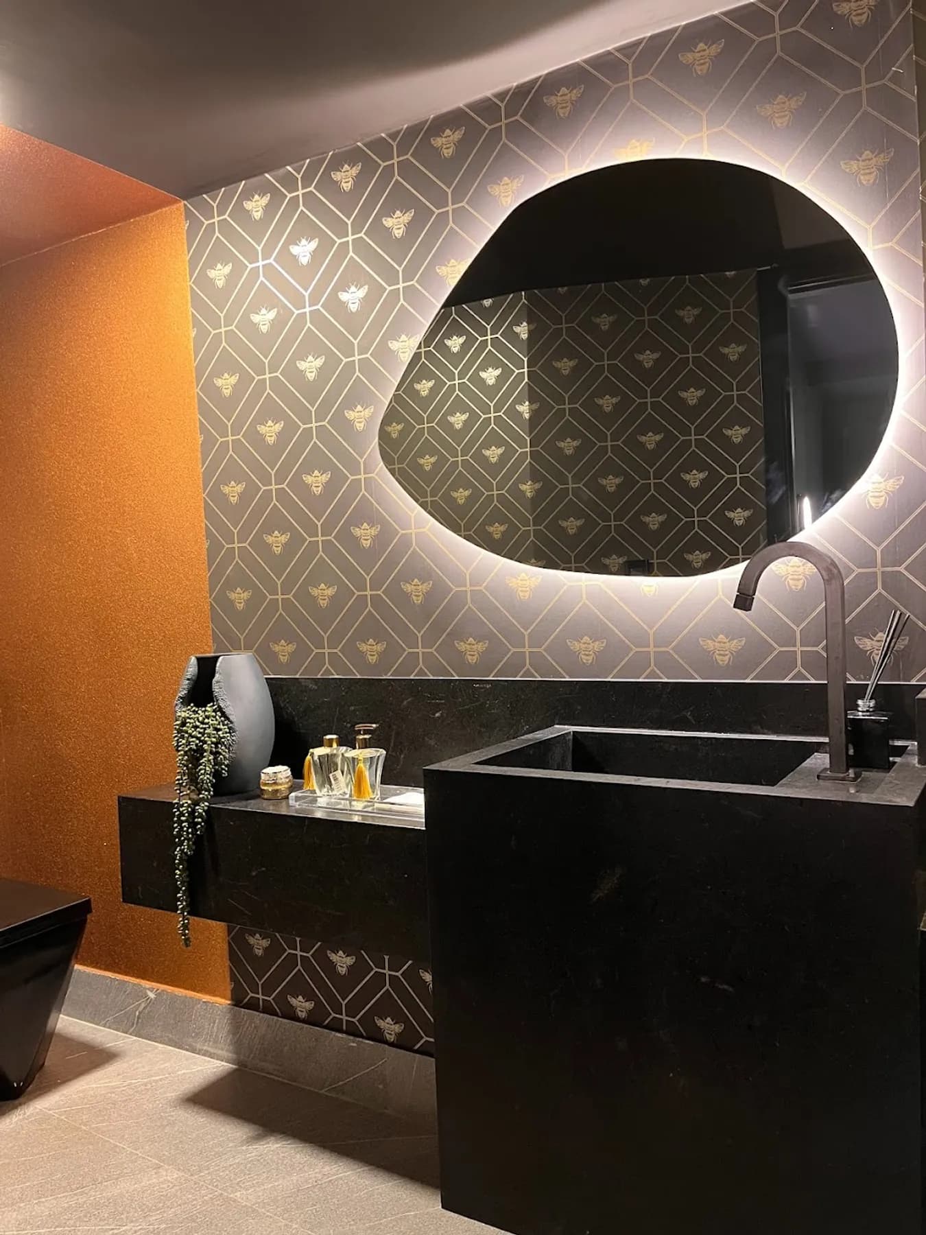 Lavabo com bancada em pedra